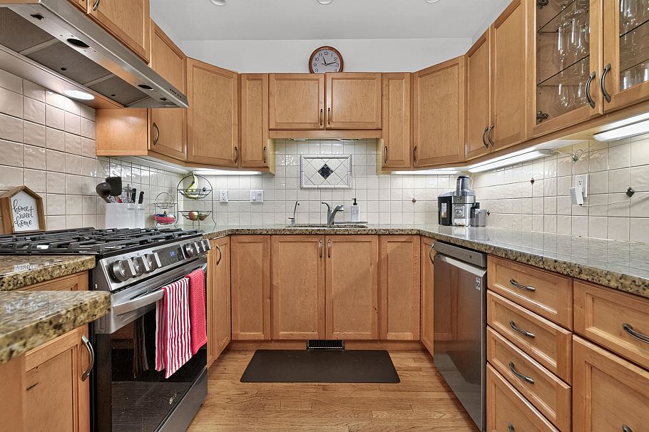 3648 W 1st Avenue Vancouver, BC - 16