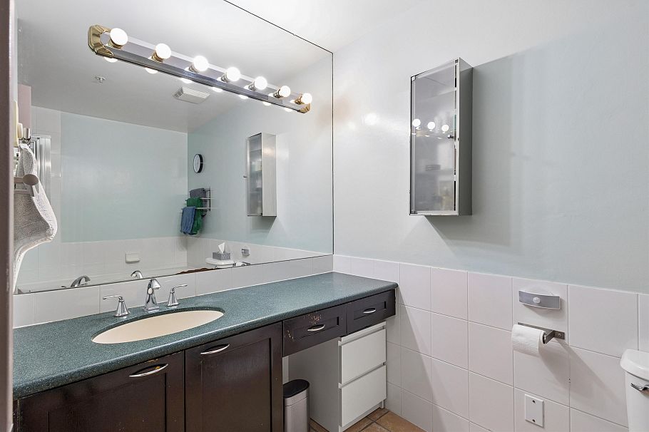 302 131 W 3rd Street North Vancouver, BC - 12