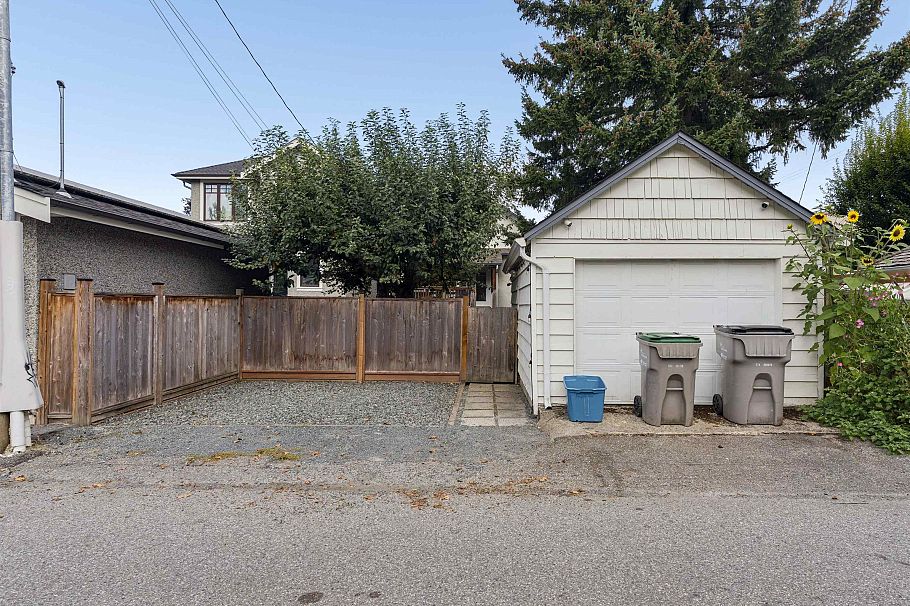 558 W 19th Avenue Vancouver, BC - 37