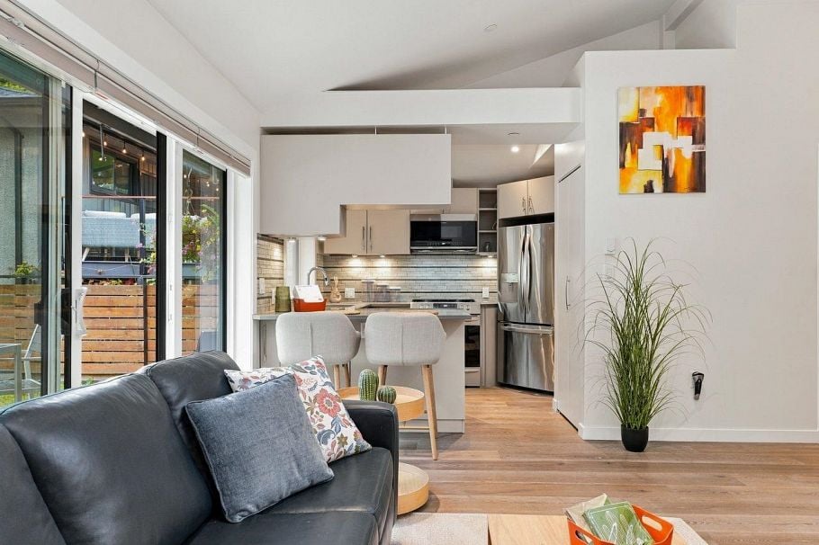 320 E 32nd Avenue Vancouver, BC - 27