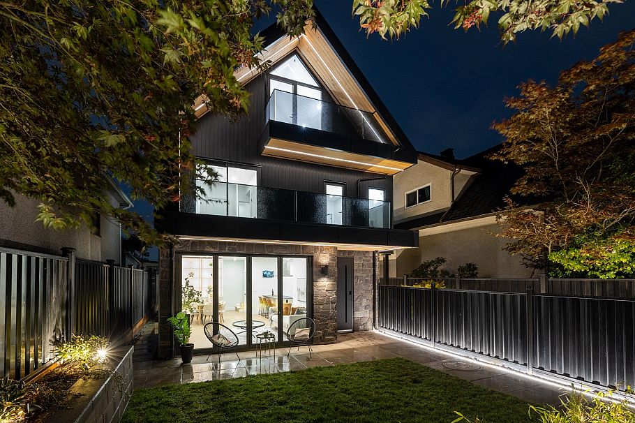 1 2145 Napier Street Vancouver, BC - 3