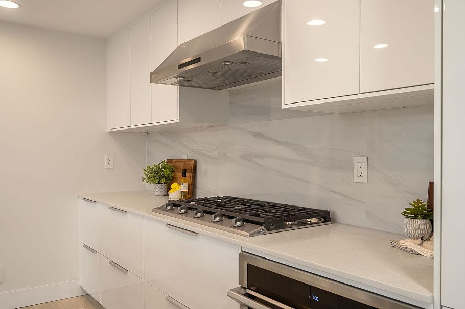 2607 198 Aquarius Mews Vancouver, BC - 16