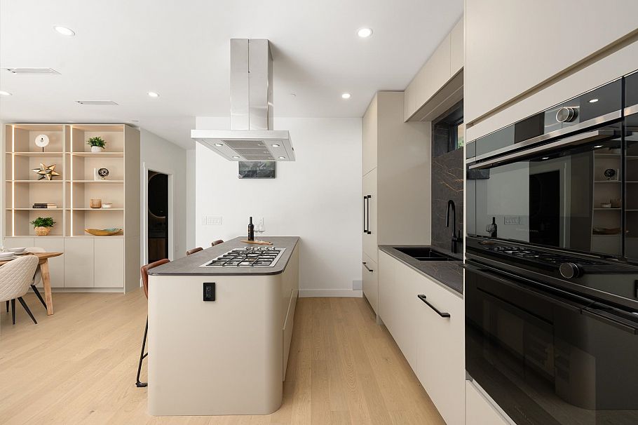 1 2145 Napier Street Vancouver, BC - 17