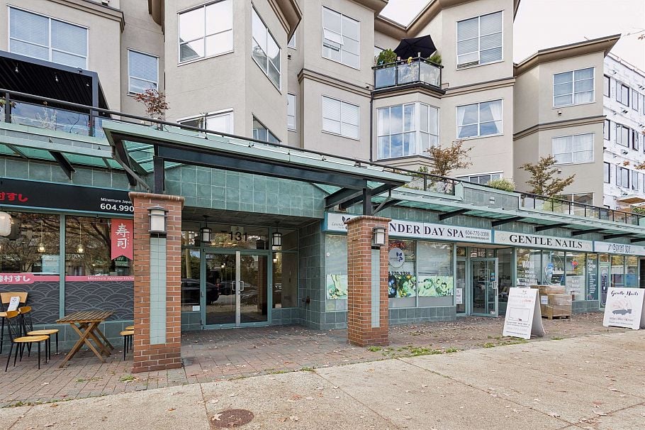 302 131 W 3rd Street North Vancouver, BC - 1