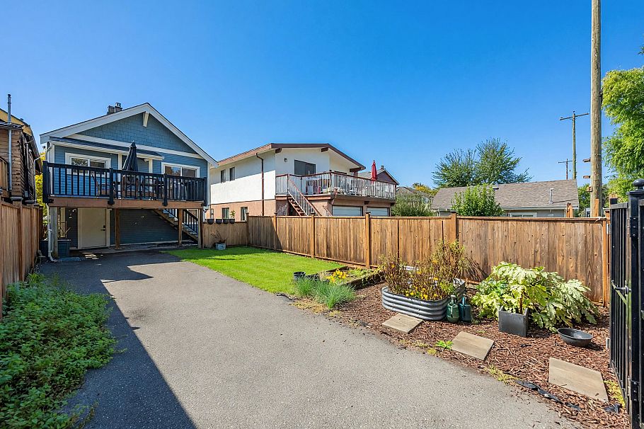 853 E 20th Avenue Vancouver, BC - 9
