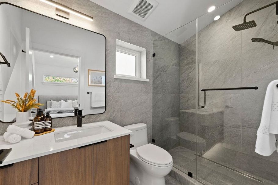 2 6318 Sophia Street Vancouver, BC - 30