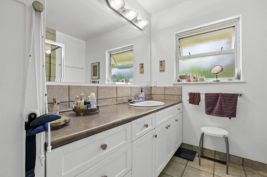 998 Fairway Drive North Vancouver, BC - 26