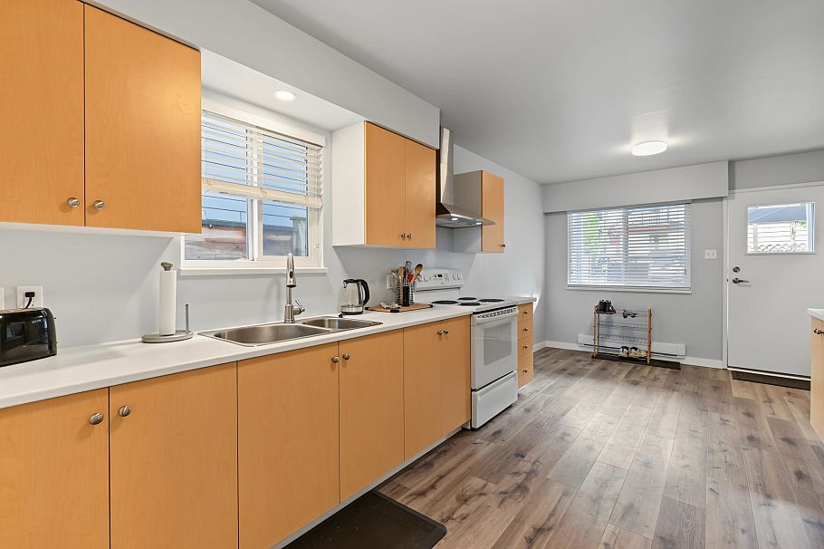 132-134 W 12th Avenue Vancouver, BC - 7