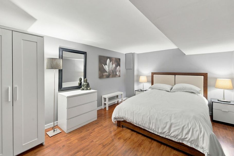 1103 Cloverley Street North Vancouver, BC - 21