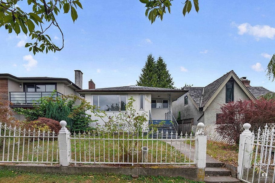 2528 E 24th Avenue Vancouver, BC - 1