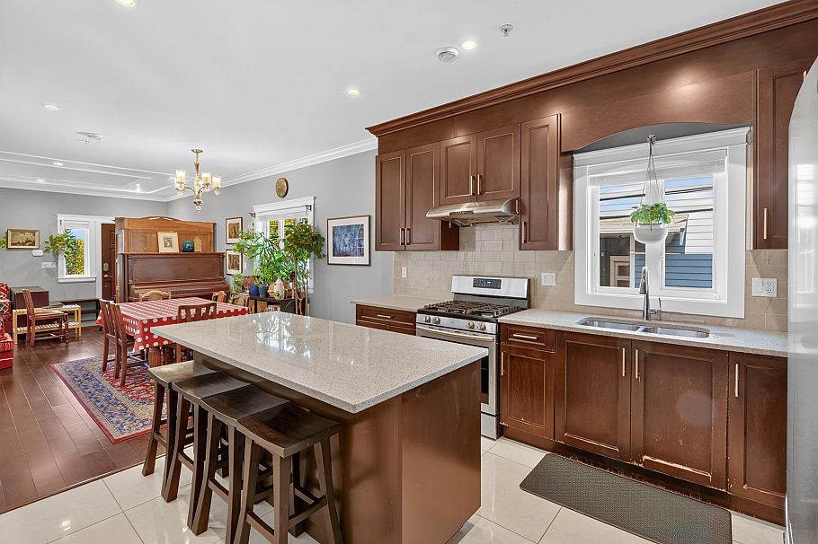 5502 Dundee Street Vancouver, BC - 11
