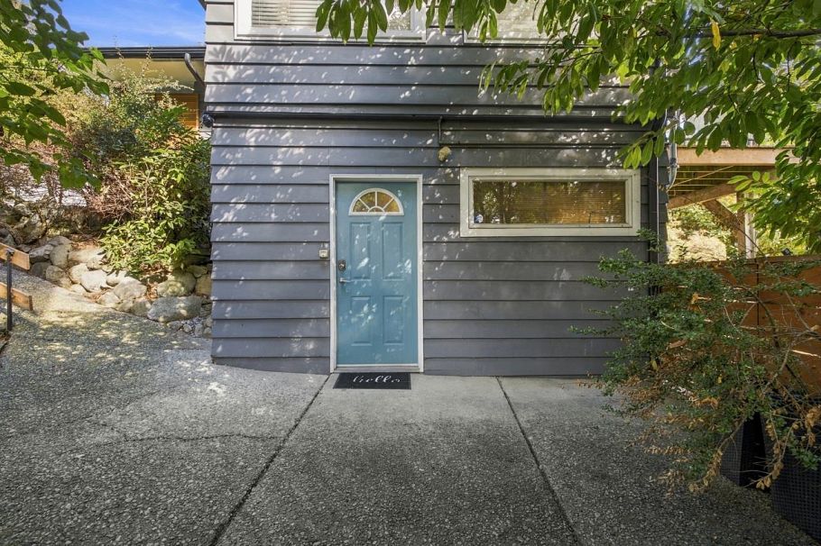 1103 Cloverley Street North Vancouver, BC - 25