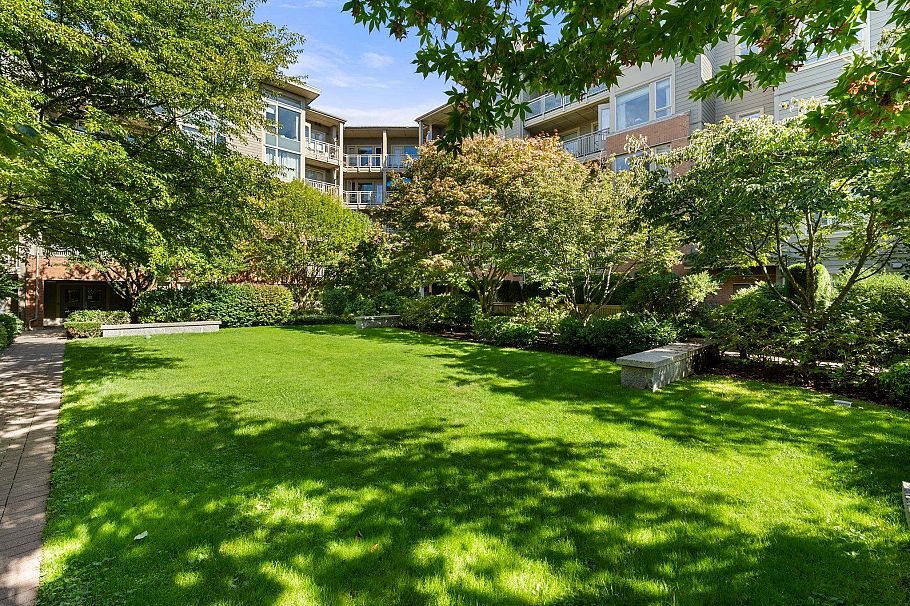 417 119 W 22nd Street North Vancouver, BC - 36
