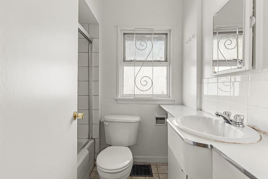 1060 Kelowna Street Vancouver, BC - 21