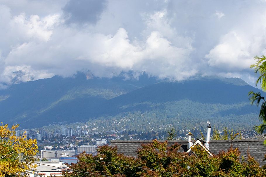 2 2145 Napier Street Vancouver, BC - 38