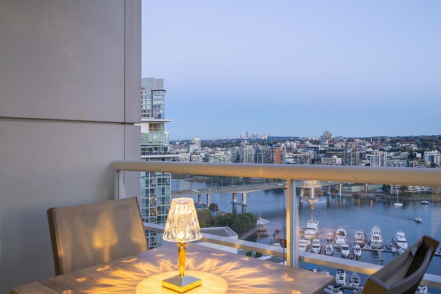2607 198 Aquarius Mews Vancouver, BC - 21