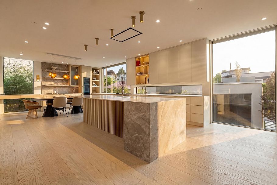 4521 Langara Avenue Vancouver, BC - 6