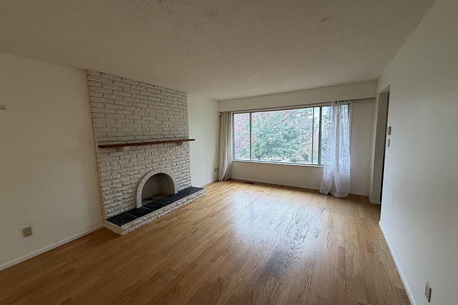 77 W 62nd Avenue Vancouver, BC - 2