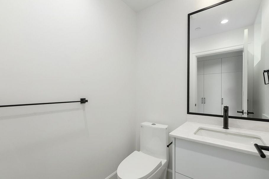 851 E 19th Avenue Vancouver, BC - 9