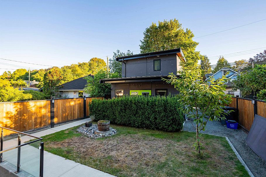 426 W 17th Avenue Vancouver, BC - 37