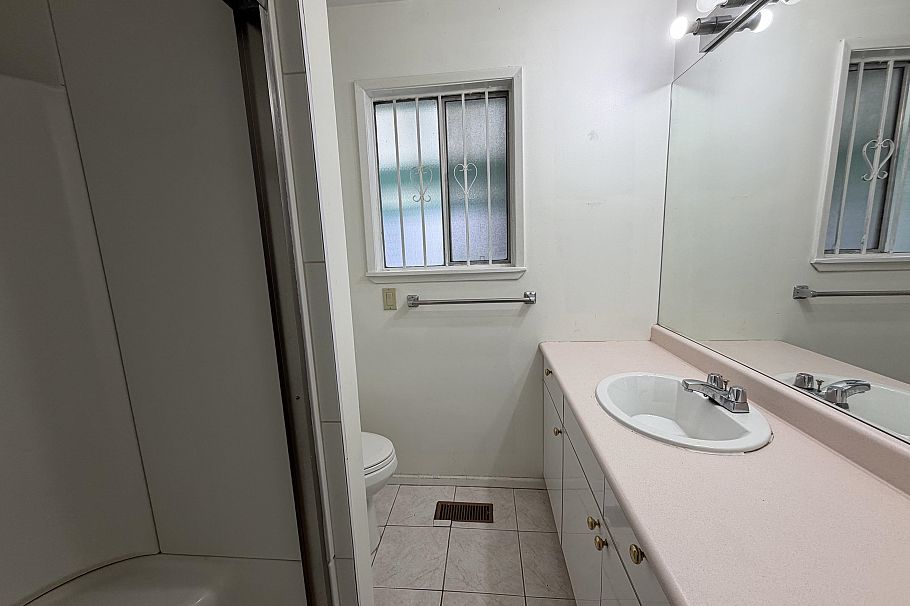 77 W 62nd Avenue Vancouver, BC - 10