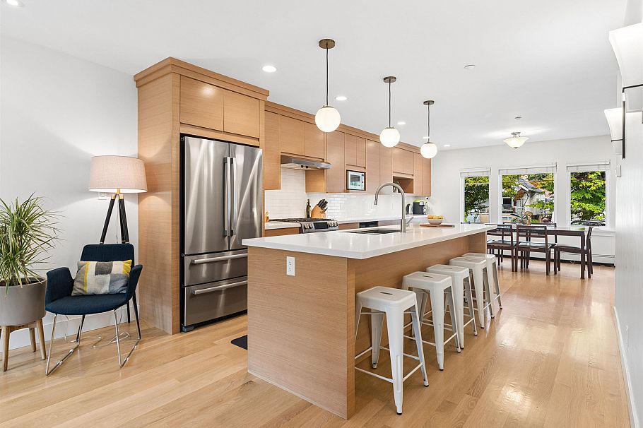 558 W 19th Avenue Vancouver, BC - 3