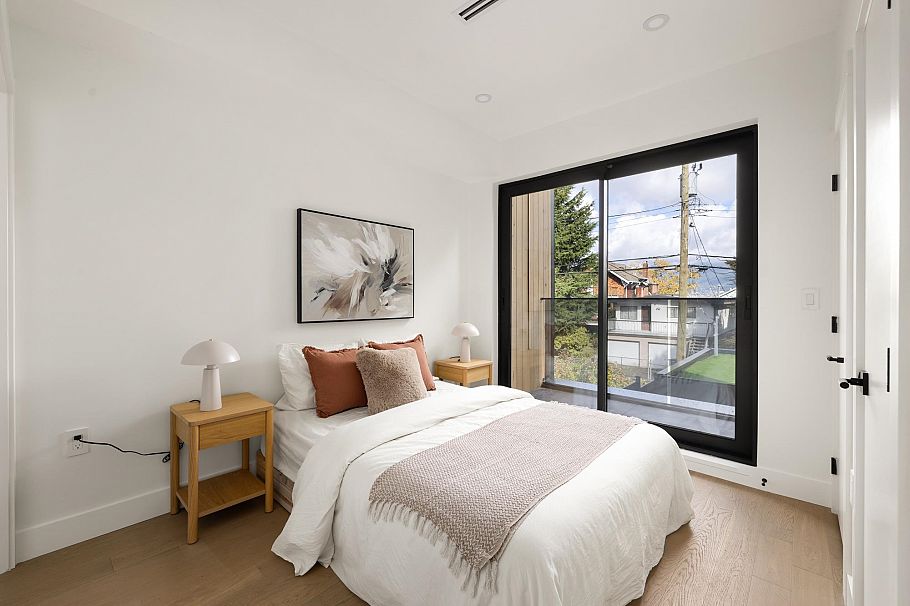 2 2145 Napier Street Vancouver, BC - 31