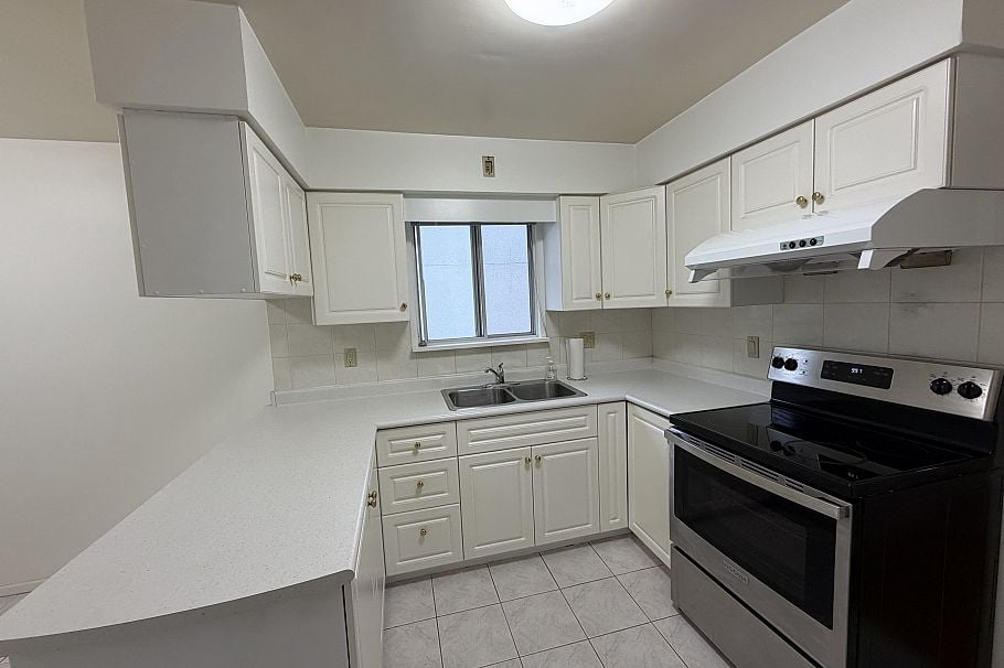 77 W 62nd Avenue Vancouver, BC - 5