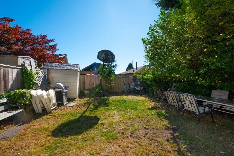219 E 29th Street North Vancouver, BC - 27