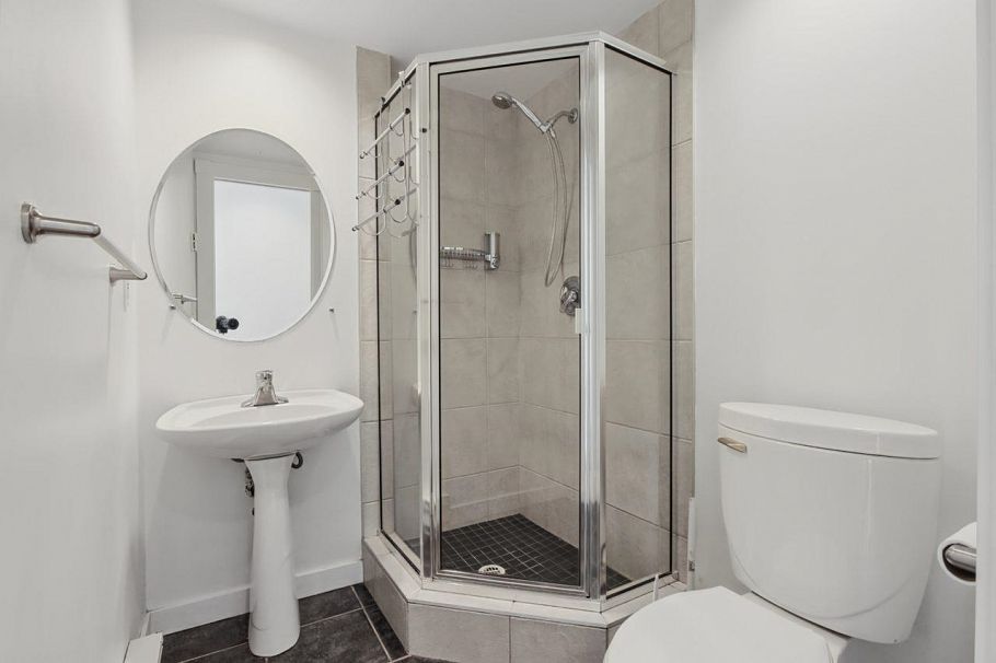 102 3349 Dunbar Street Vancouver, BC - 5