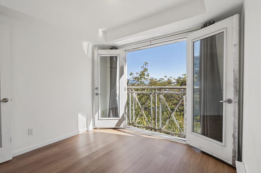 102 3349 Dunbar Street Vancouver, BC - 3