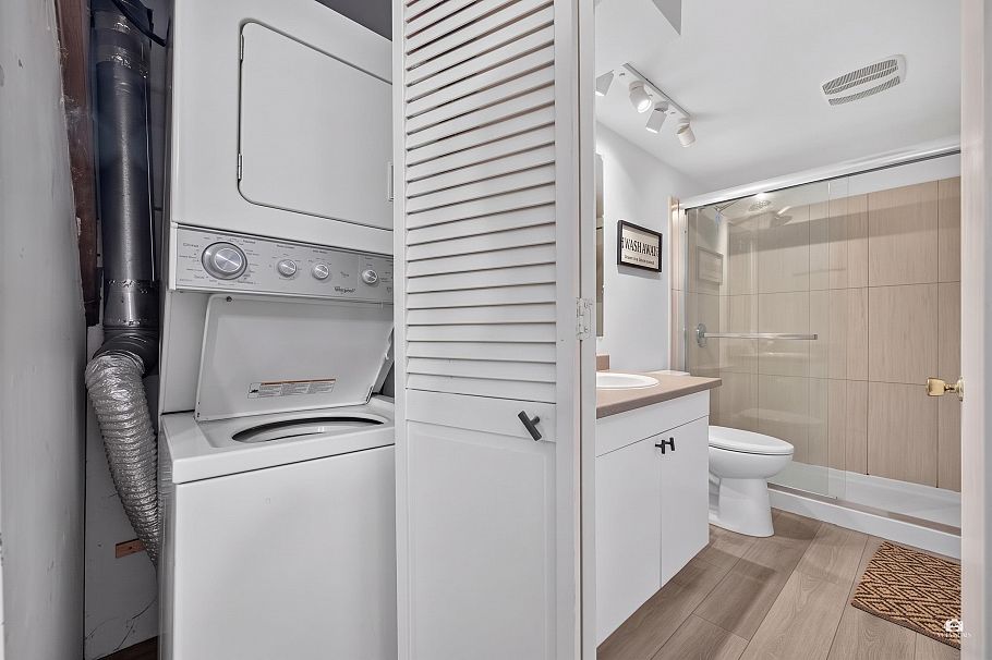 2528 E 24th Avenue Vancouver, BC - 18
