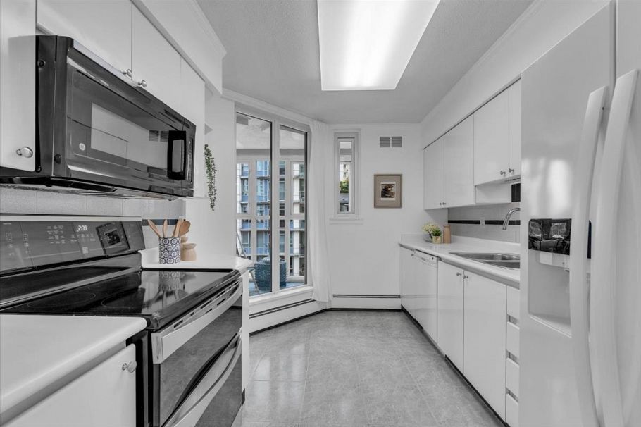 701 1010 Burnaby Street Vancouver, BC - 10