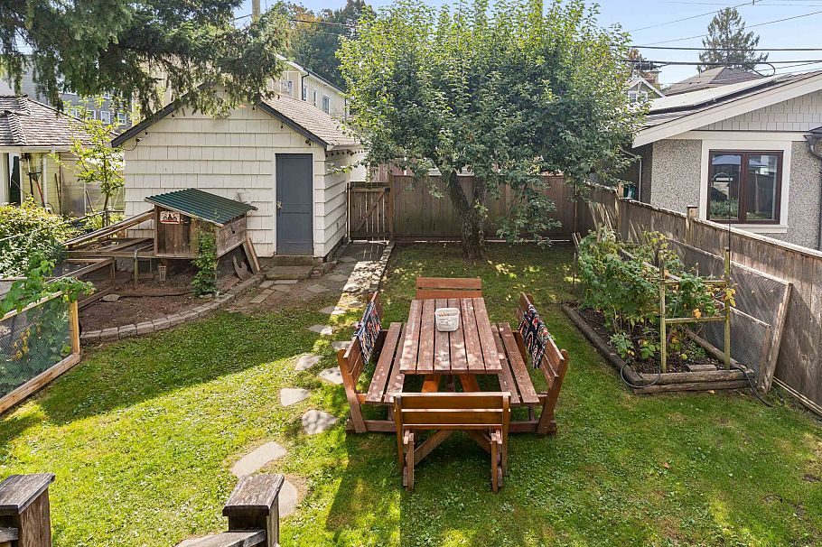 558 W 19th Avenue Vancouver, BC - 34