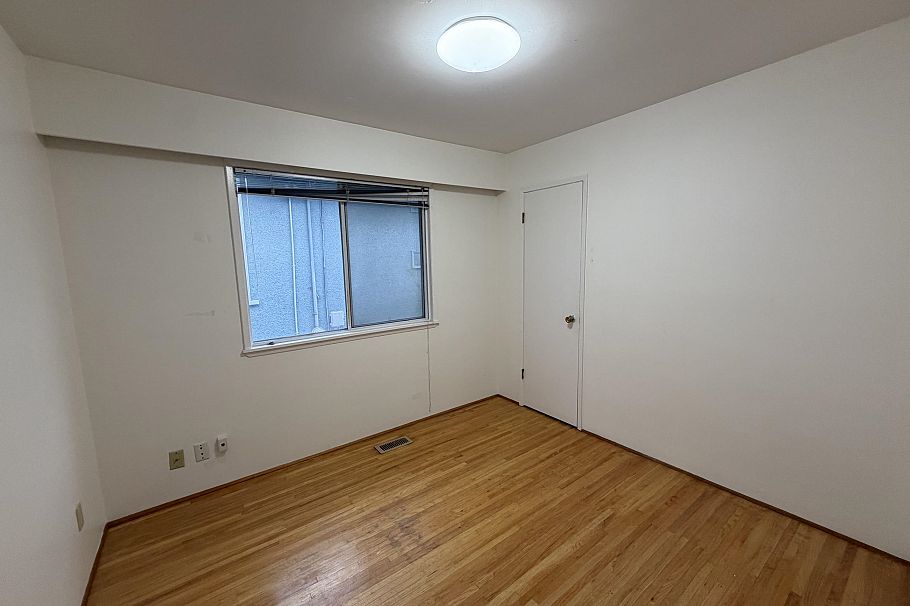 77 W 62nd Avenue Vancouver, BC - 9
