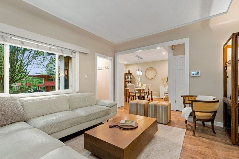 320 E 32nd Avenue Vancouver, BC - 2