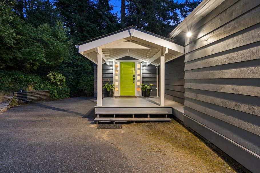 1095 W Keith Road North Vancouver, BC - 31