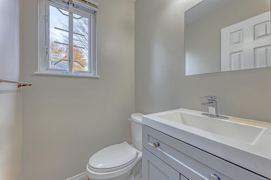 3028 E 26th Avenue Vancouver, BC - 22