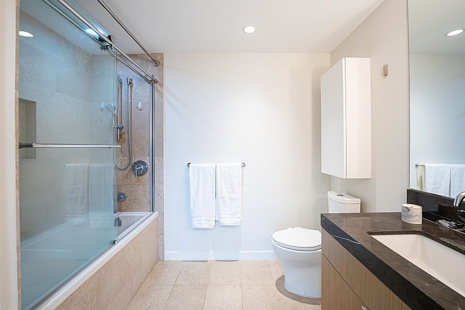 1607 125 E 14th Street North Vancouver, BC - 14