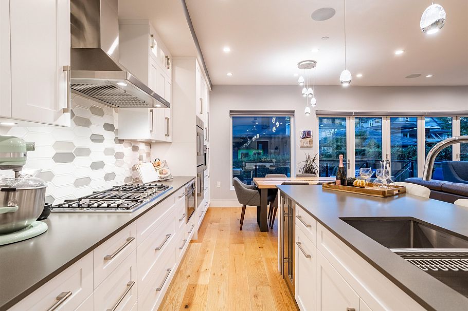 426 W 17th Avenue Vancouver, BC - 4