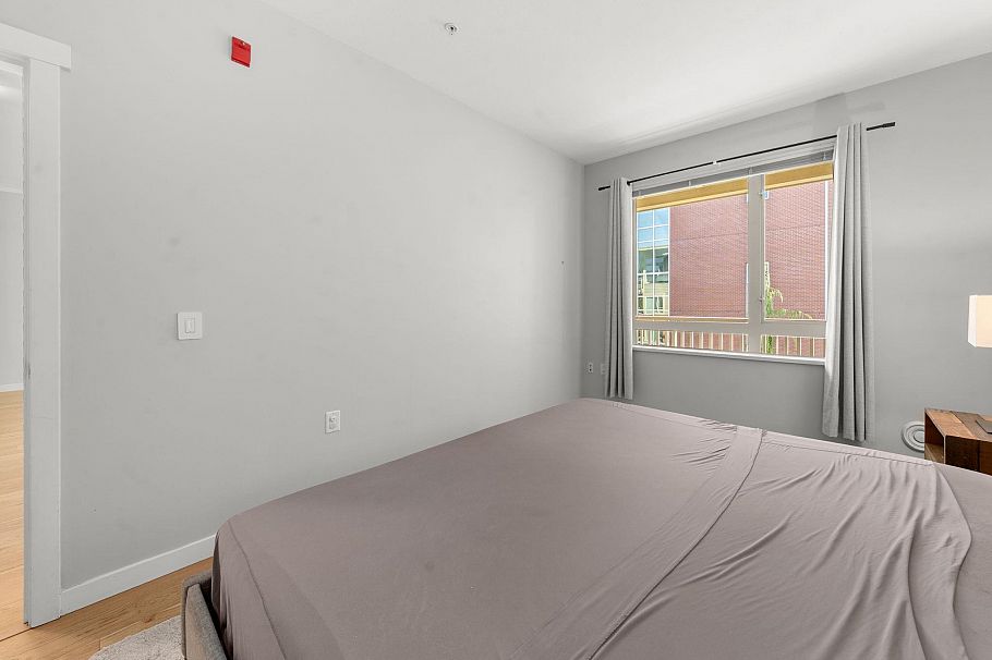 417 119 W 22nd Street North Vancouver, BC - 23