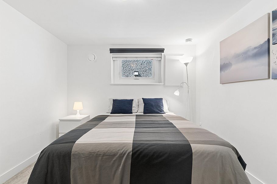 558 W 19th Avenue Vancouver, BC - 23