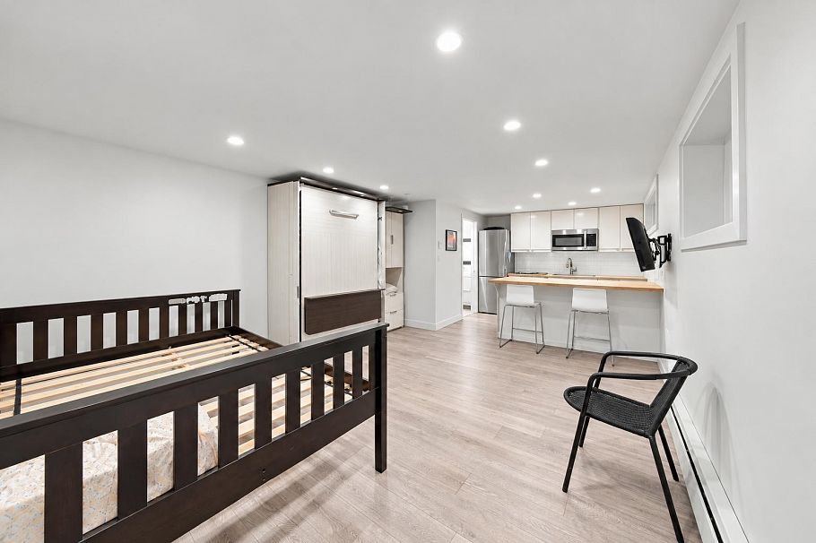 1095 W Keith Road North Vancouver, BC - 28