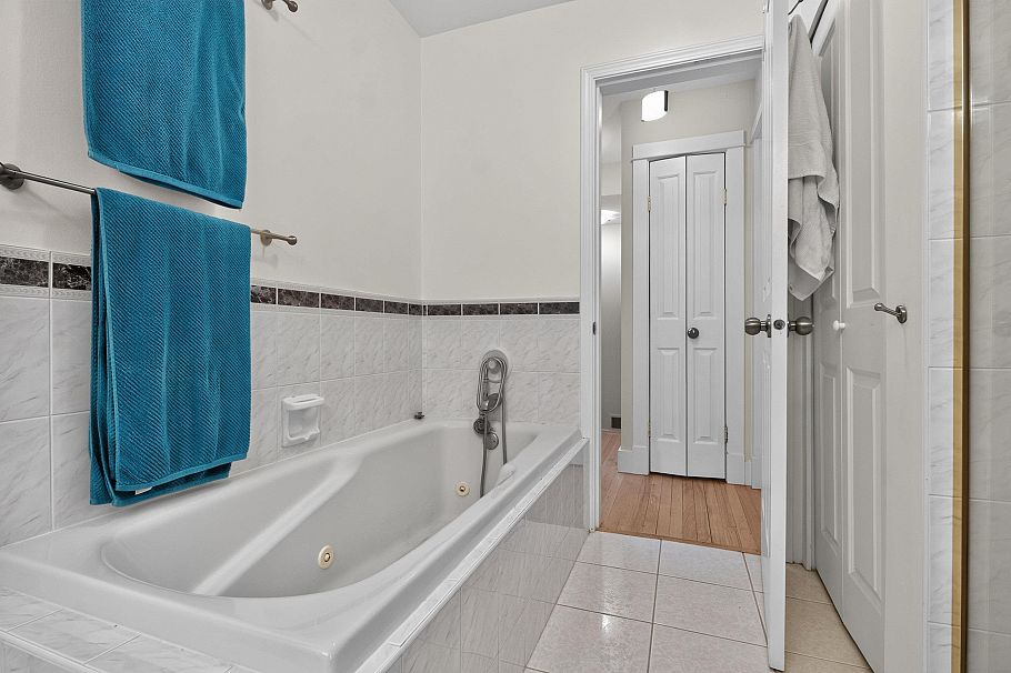 3648 W 1st Avenue Vancouver, BC - 22