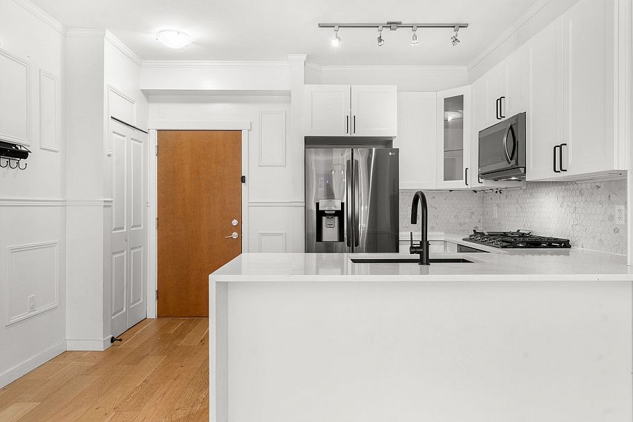 417 119 W 22nd Street North Vancouver, BC - 9
