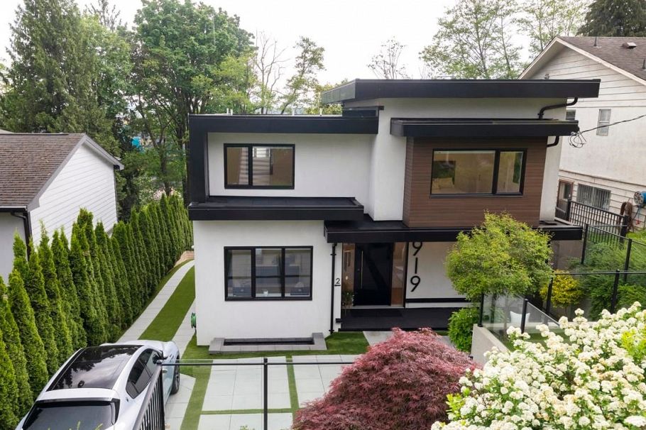 919 E 4th Street North Vancouver, BC - 1