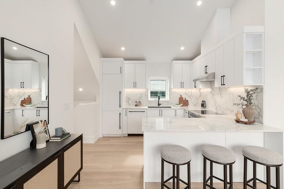 849 E 19th Avenue Vancouver, BC - 4