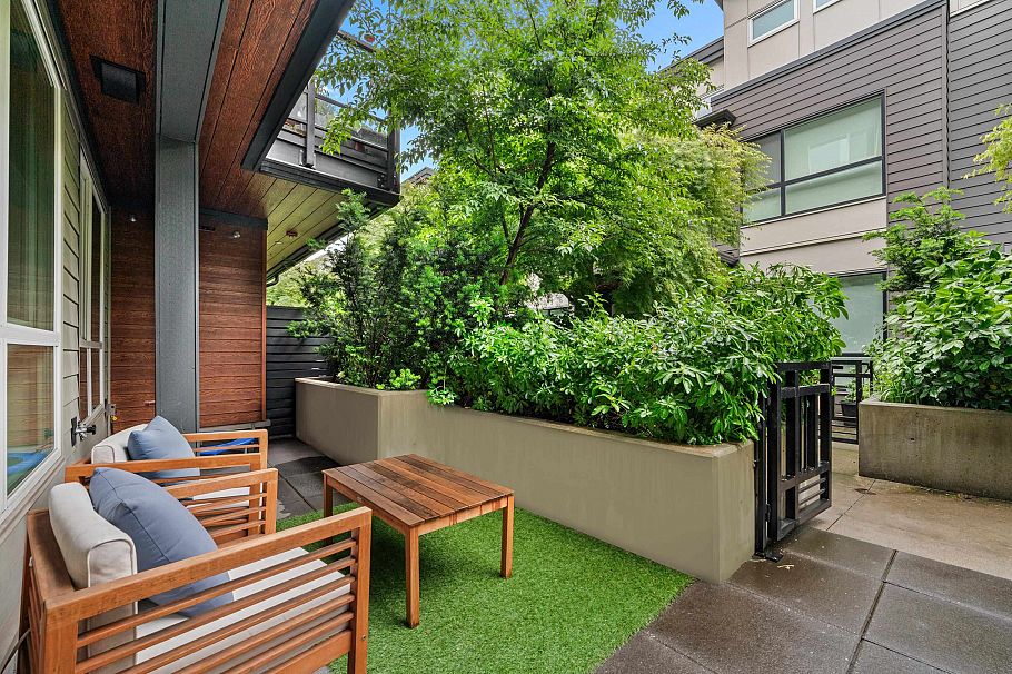 29 533 E 3rd Street North Vancouver, BC - 32