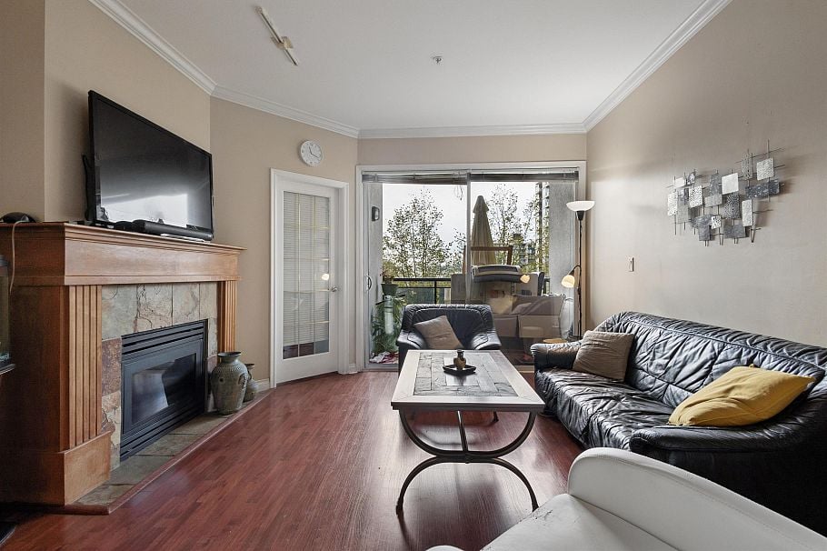 302 131 W 3rd Street North Vancouver, BC - 2