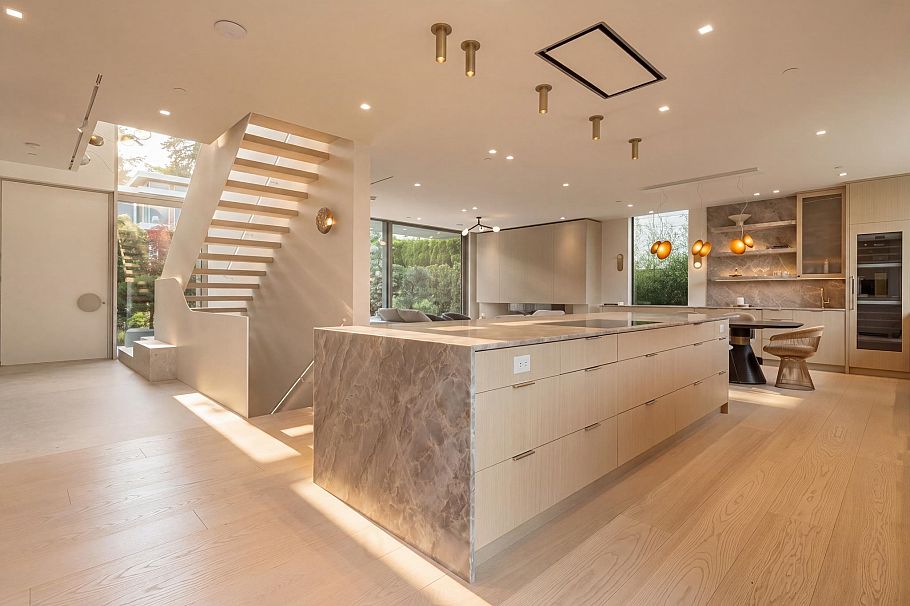 4521 Langara Avenue Vancouver, BC - 3